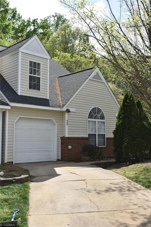 22 Pickwick Place, Greensboro, NC, 27407 | Card Image