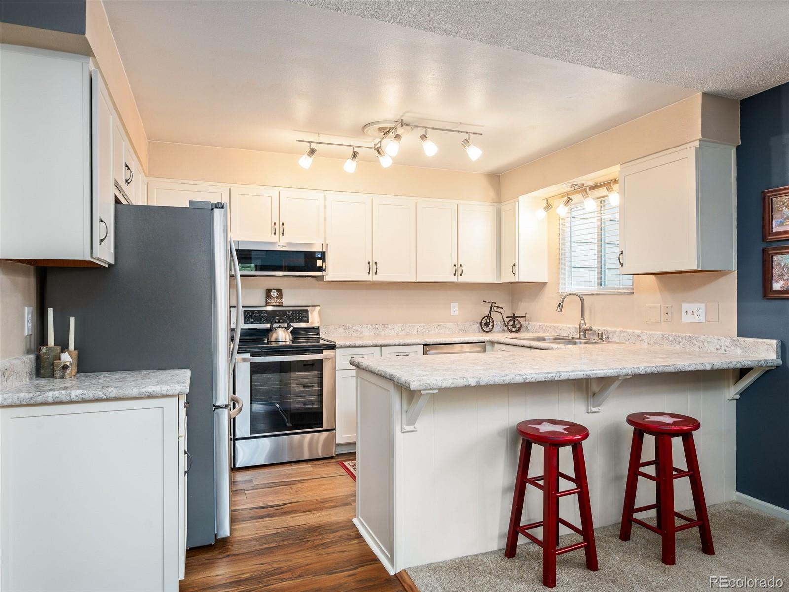 Crestline Cir, Littleton, CO 80120