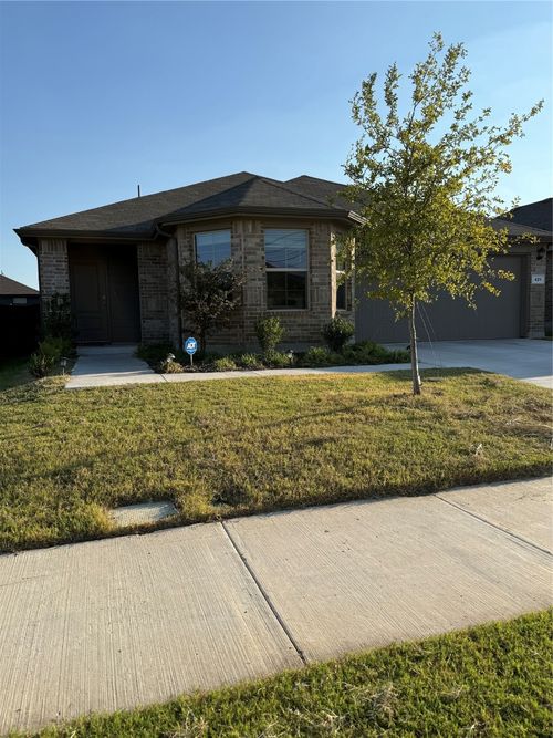 421 Beekeeper Dr, Fort Worth, TX, 76131-1972 | Card Image