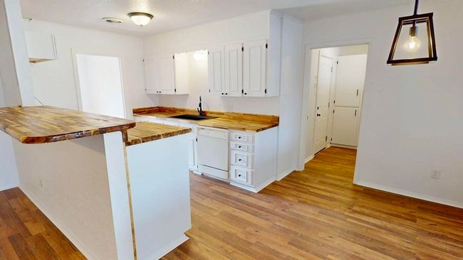 2013 S High St, House other with 3 bedrooms, 2 bathrooms and null parking in Brady TX | Image 5