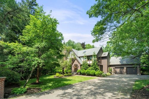 75 Hammond Pond Pkwy, Chestnut Hill, MA, 02467-2691 | Card Image