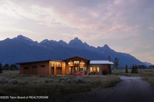 580 Moulton Loop Rd, Jackson, WY, 83001-9334 | Card Image