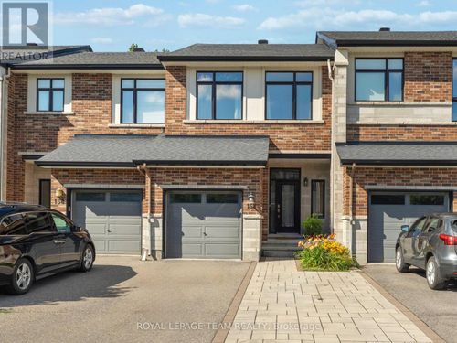 152 Mattingly Way, Manotick, ON, K4M0C5 | Card Image