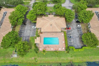 102 - 9845 Pineapple Tree Drive, Condo with 2 bedrooms, 2 bathrooms and null parking in Boynton Beach FL | Image 3