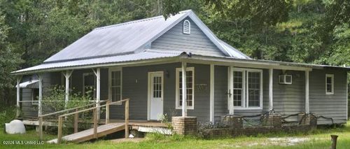 23104 Arcadia Farm Rd, Pass Christian, MS, 39571-6019 | Card Image