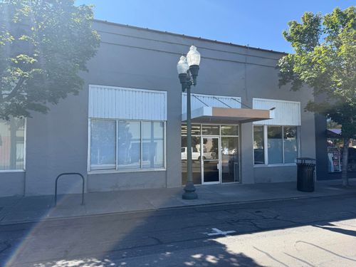 830 Klamath Ave, Klamath Falls, OR, 97601-6103 | Card Image