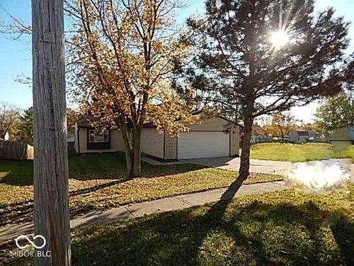 561 Boonesboro Rd, Greenwood, IN, 46142-1907 | Card Image