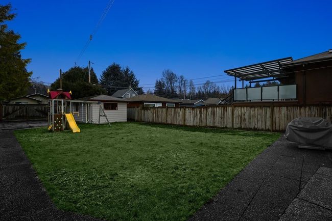 722 E 17th St, House other with 3 bedrooms, 2 bathrooms and 1 parking in North Vancouver BC | Image 18