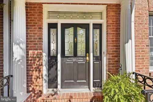 1501 Mclean Corner Ln, Mclean, VA, 22101-4342 | Card Image
