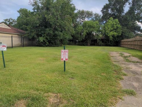5774 Belneath St, Houston, TX, 77033-2206 | Card Image