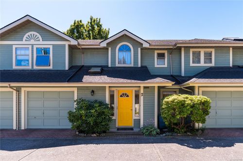 2-1060 Sutlej St, Victoria, BC, V8V2V8 | Card Image