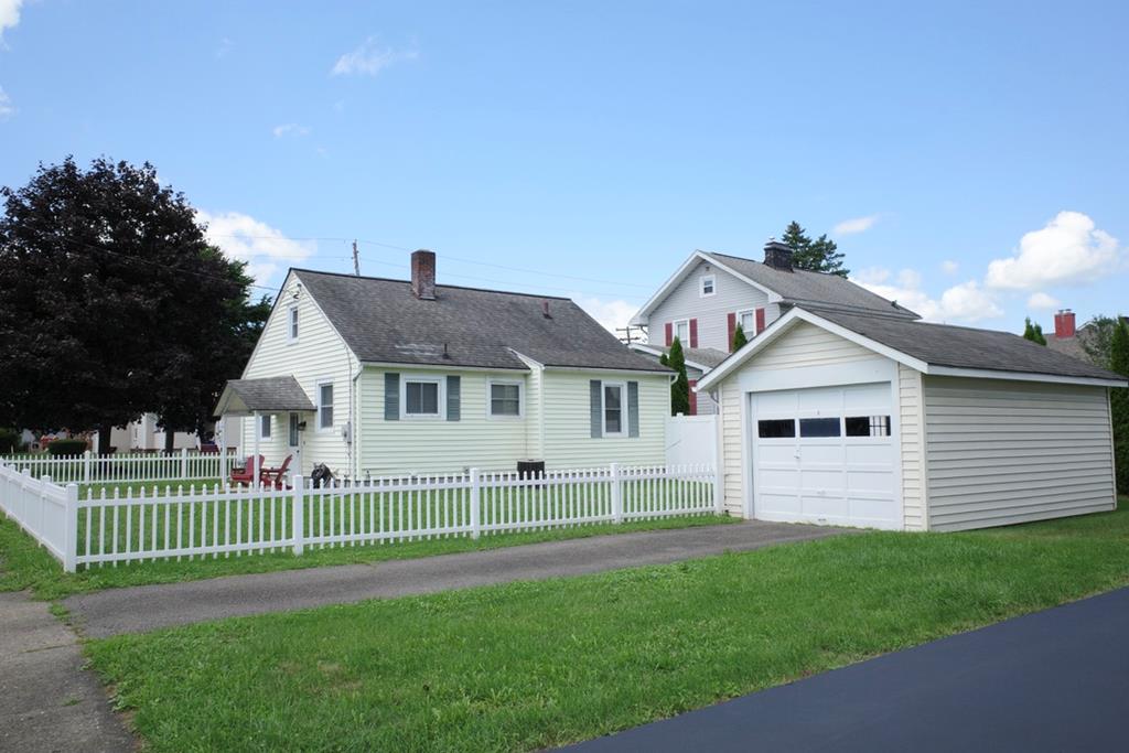 Davis St, Elmira, NY 14901
