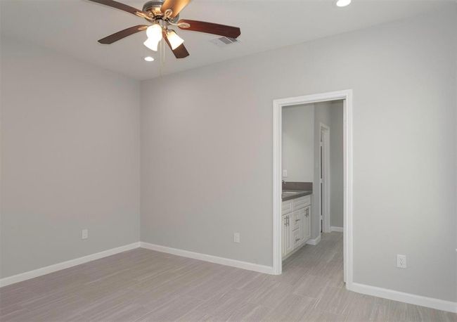 5801 Phillips St, House other with 3 bedrooms, 3 bathrooms and 2 parking in Houston TX | Image 6