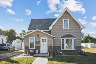 409 11 Th Street, House other with 3 bedrooms, 1 bathrooms and null parking in Belle Plaine IA | Image 2