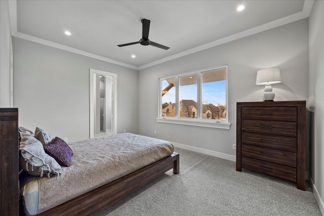 Beautifully detailed auxiliary bedroom | Image 25