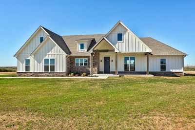 View of front of house featuring a front yard | Image 1