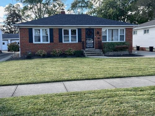 5920 Glenwood Ave, Maple Heights, OH, 44137-4042 | Card Image
