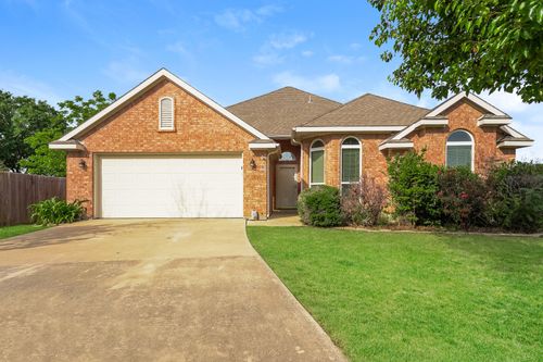 101 Canterbury Dr, Saginaw, TX, 76179-6324 | Card Image