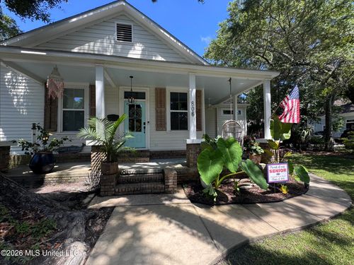 806 Buena Vista St, Pascagoula, MS, 39567-1212 | Card Image