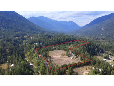 3918 Passmore Upper Rd, House other with 7 bedrooms, 4 bathrooms and 9 parking in Winlaw BC | Image 2