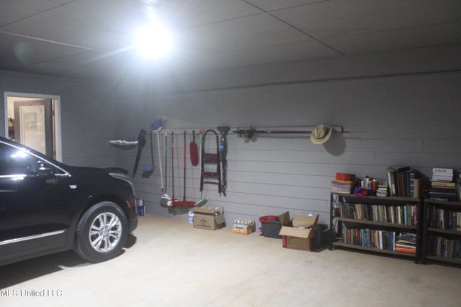 garage | Image 18