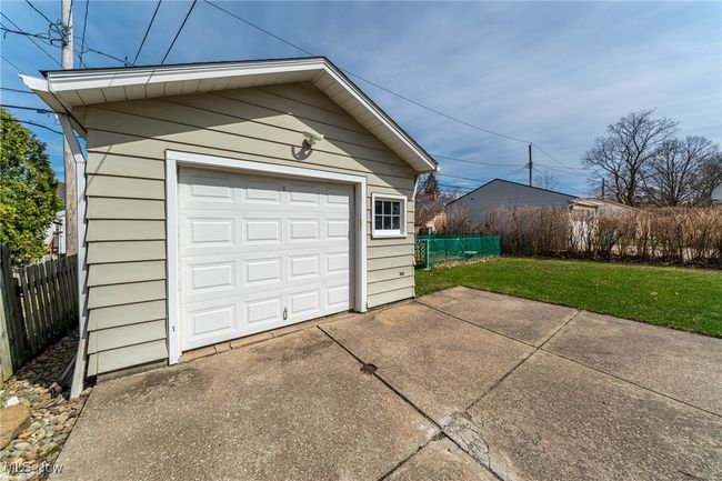 Detached garage with concrete driveway | Image 39