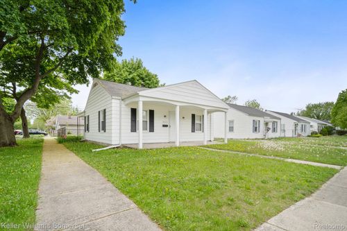 19214 Roscommon St, Harper Woods, MI, 48225-2116 | Card Image