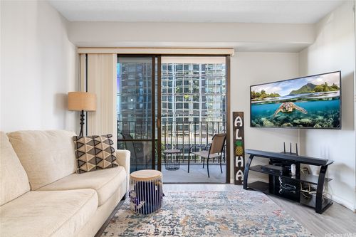 apt-9e-225 Queen St, Honolulu, HI, 96813-4657 | Card Image