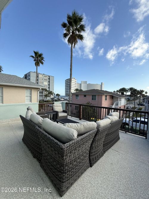 1524 1st St S, Jacksonville Beach, FL, 32250-6304 | Card Image