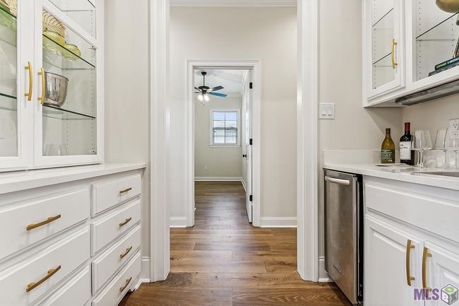 9815 Myrtle Ln, House other with 5 bedrooms, 5 bathrooms and 2 parking in Baton Rouge LA | Image 9
