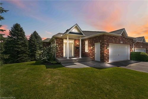 2182 Stonehaven Ave, Niagara Falls, ON, L2J4K2 | Card Image