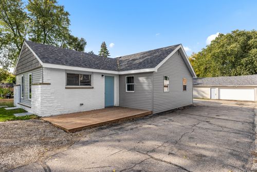 109 Raffel Rd, Woodstock, IL, 60098-8438 | Card Image