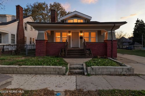 427 Oak St, Toledo, OH, 43605-2303 | Card Image