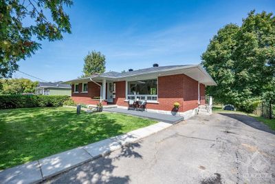 60 River Rd, House other with 3 bedrooms, 2 bathrooms and 3 parking in Arnprior ON | Image 1