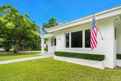 547 Giralda Ave, House other with 3 bedrooms, 2 bathrooms and null parking in Coral Gables FL | Image 2