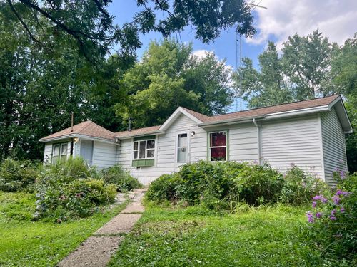 1095 Spring Valley Rd, Burlington, WI, 53105-9030 | Card Image