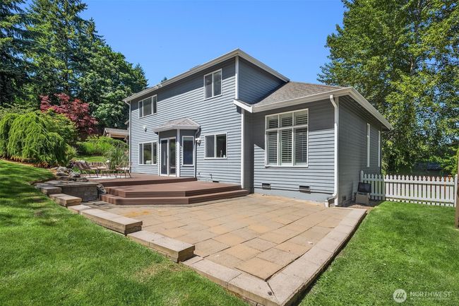 Massive deck/patio | Image 32