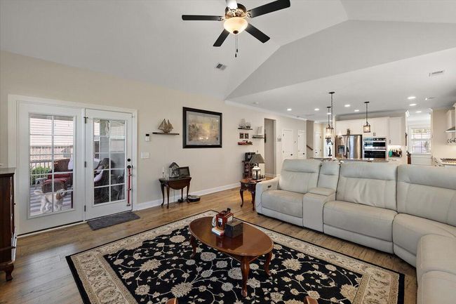 Living to screened porch | Image 6