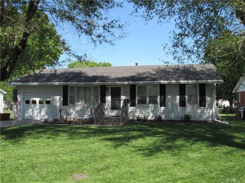 2011 S Harrison Ave, Sedalia, MO, 65301-8041 | Card Image