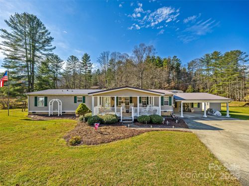 422 Battle Creek Rd, Horse Shoe, NC, 28742-4722 | Card Image