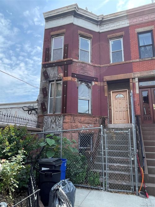 18 Agate Ct, Brooklyn, NY, 11213-1001 | Card Image