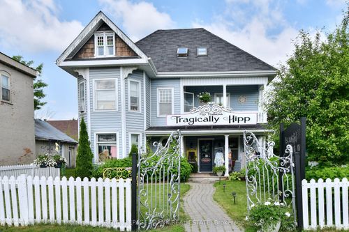 60 Queen St, Lakefield, ON, K0L2H0 | Card Image