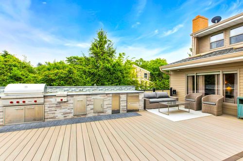 9 Hill And Tree Ct, Huntingtn Sta, NY, 11747-1928 | Card Image