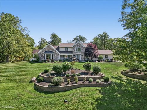 11785 Stonegate Dr, Chardon, OH, 44024-8707 | Card Image