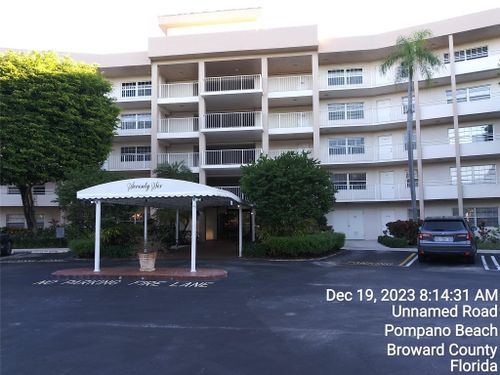 101-3900 Oaks Clubhouse Dr, Pompano Beach, FL, 33069 | Card Image