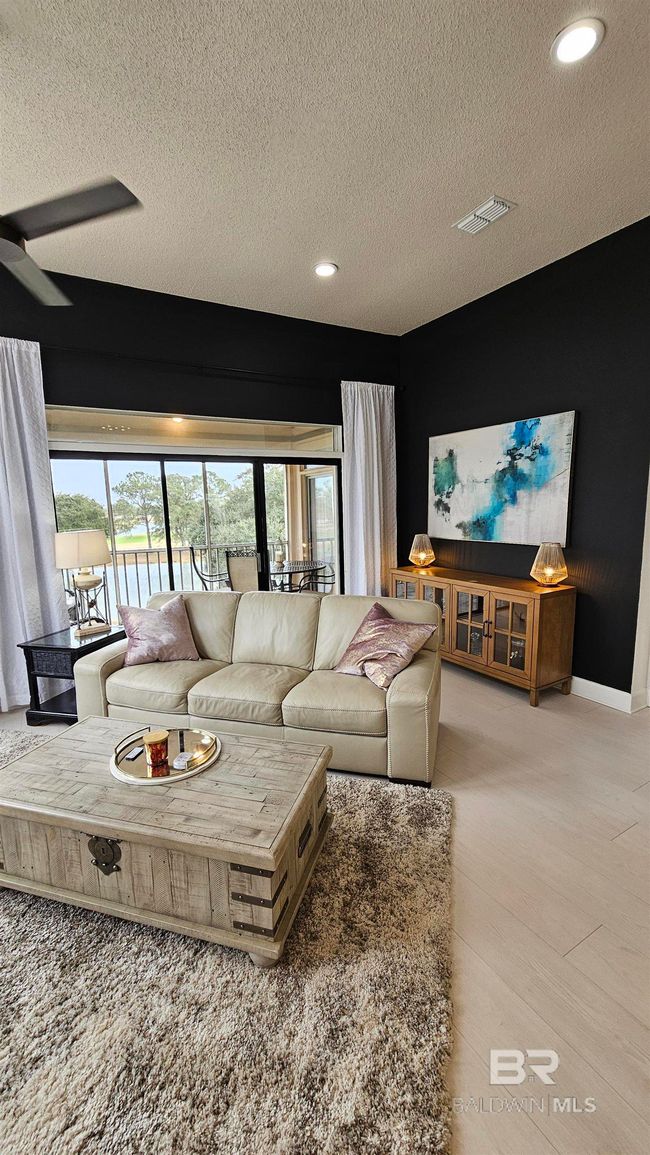 Living Room | Image 9
