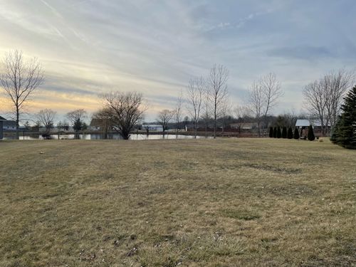 33 Nightingale Cir, Camargo, IL, 61919-3509 | Card Image
