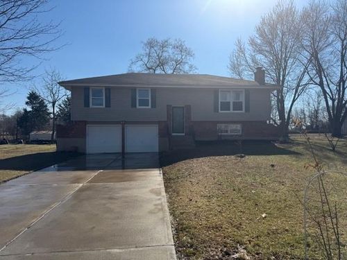 7640 W 194th St, Stilwell, KS, 66085-8224 | Card Image