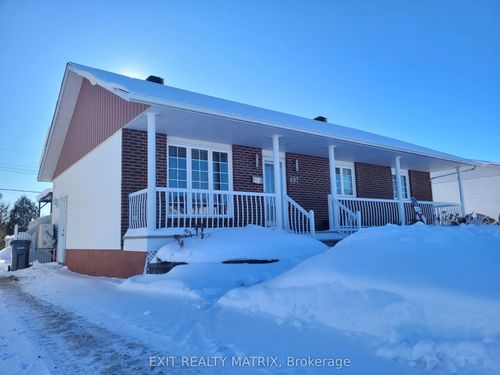 697 Omer St, Hawkesbury, ON, K6A3G1 | Card Image