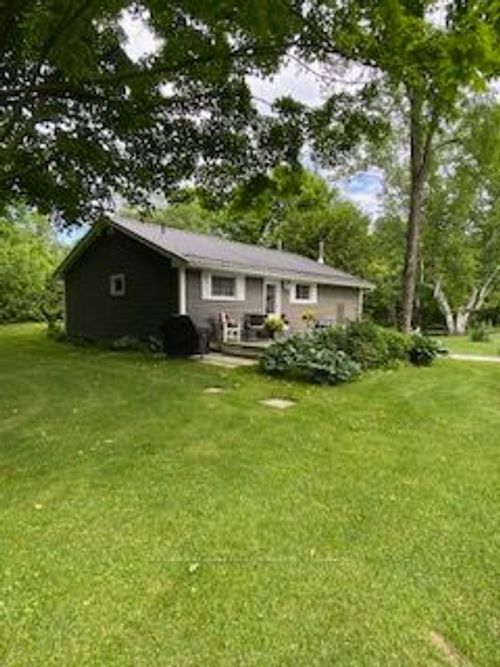 19 Park St, Lyndhurst, ON, K0E1N0 | Card Image